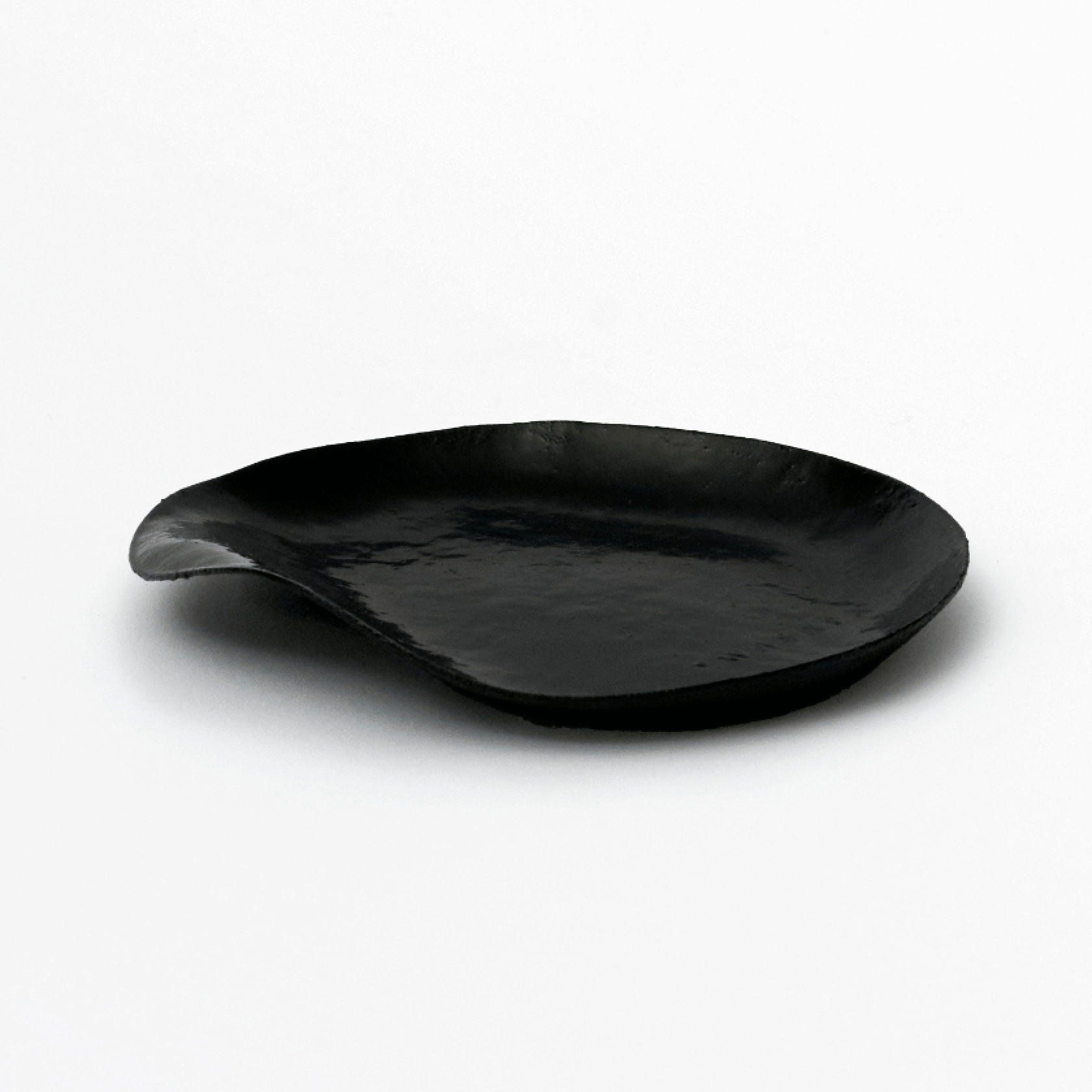 Small Rounded Plate Nuri WASARA Small Round Plate - Black – OGATA Online Store