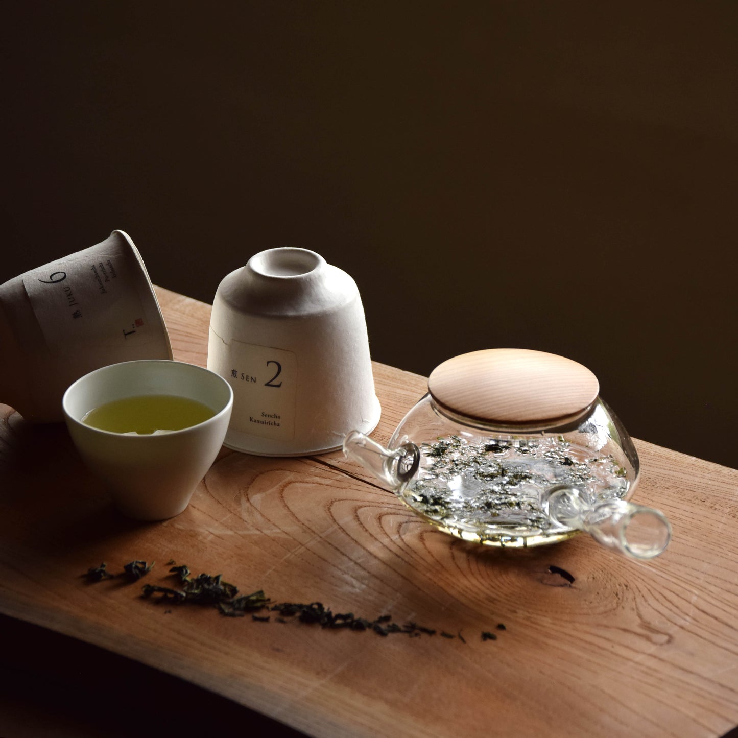 O., Théière en verre Couvercle en bois